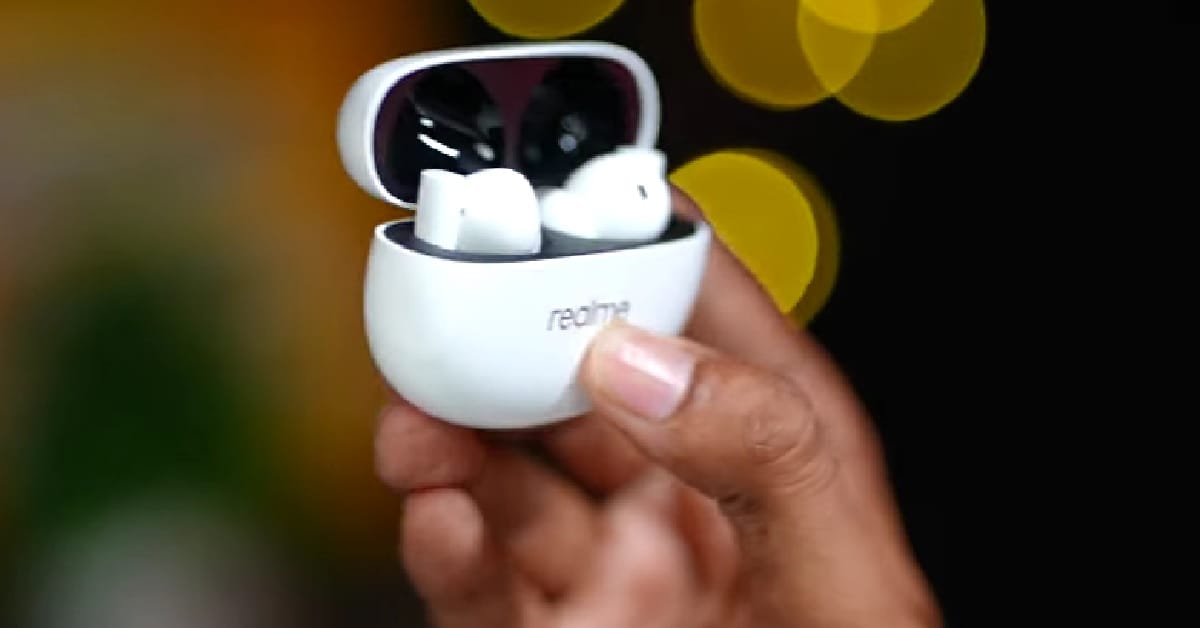  Redmi Buds 5C vs Realme Buds Air 5_realme buds with case