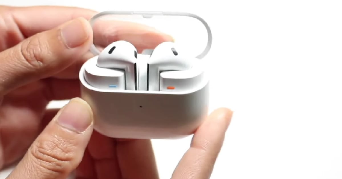 Samsung Galaxy Buds 3 with case Samsung Galaxy Buds 3 with case