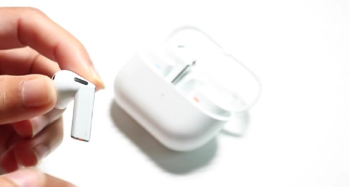 Samsung Galaxy Buds 3 with single bud Samsung Galaxy Buds 3 with single bud